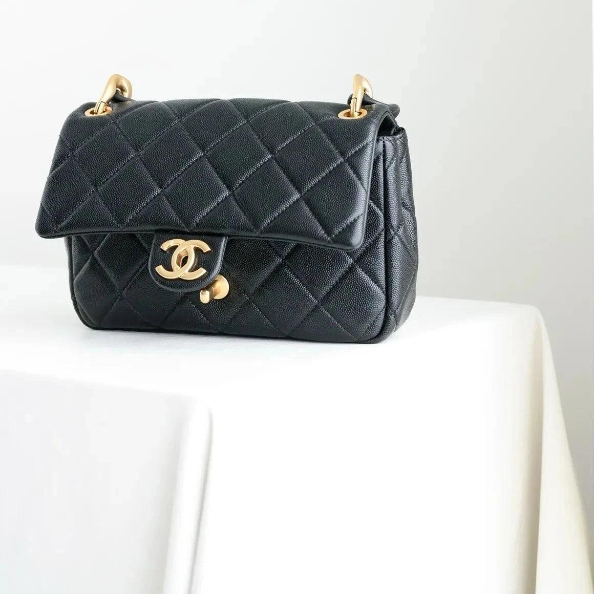 Chanel Zincirli Flap Çanta - Glimmer of Luxury