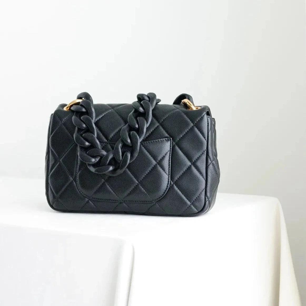 Chanel Zincirli Flap Çanta - Glimmer of Luxury