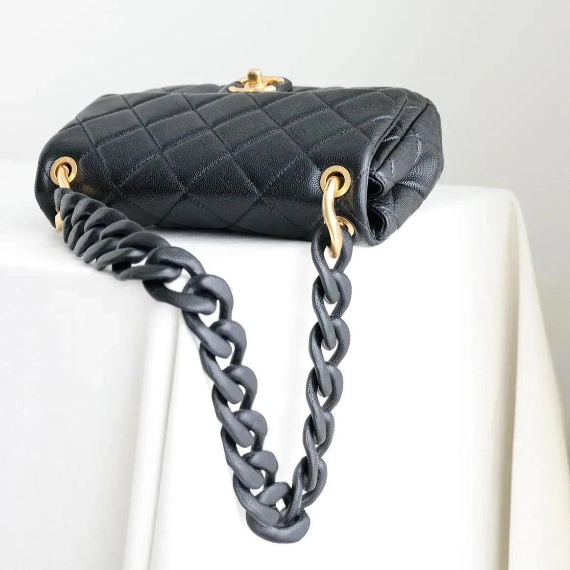 Chanel Zincirli Flap Çanta - Glimmer of Luxury