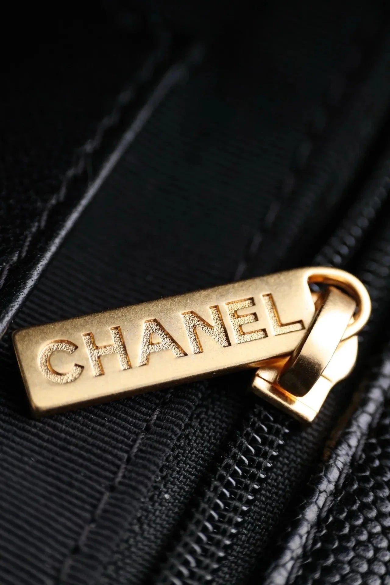 Chanel Zincirli Flap Çanta - Glimmer of Luxury