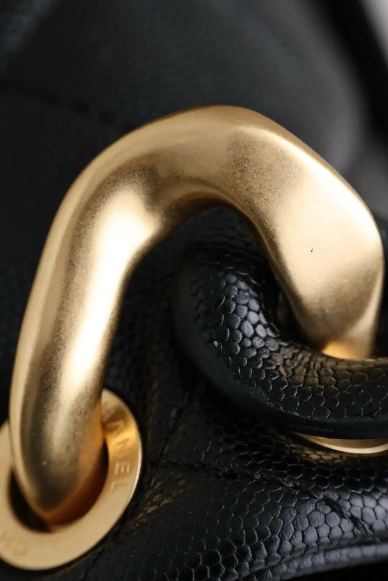 Chanel Zincirli Flap Çanta - Glimmer of Luxury