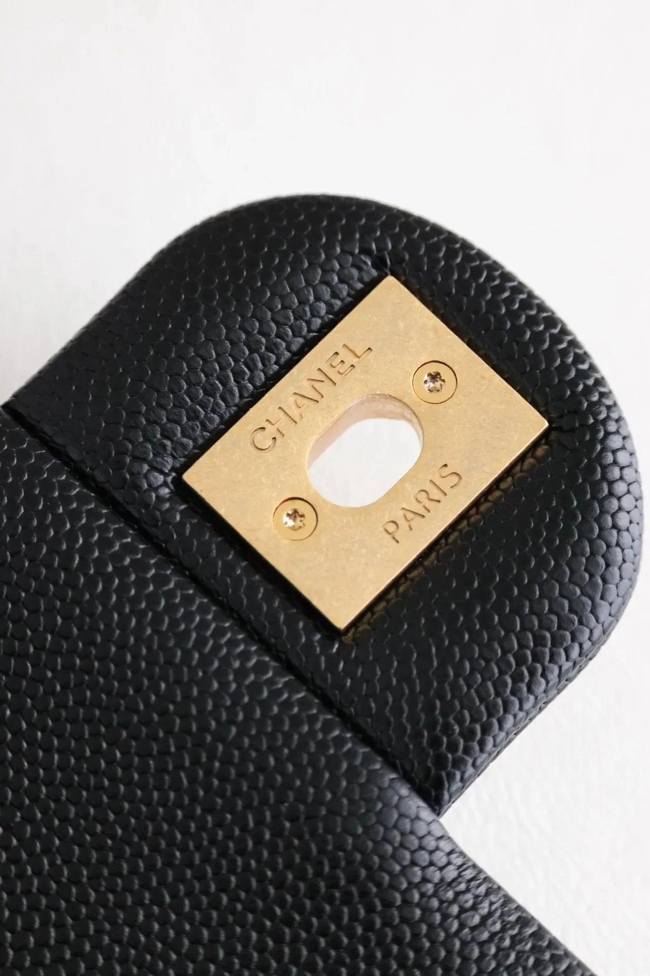 Chanel Zincirli Flap Çanta - Glimmer of Luxury