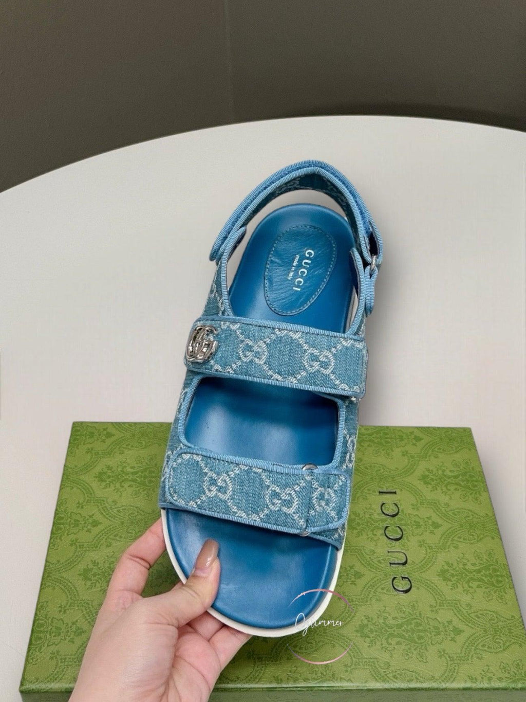 Gucci Açık Mavi ve Fildişi Kot Double G'li Kadın Sandaleti - Glimmer of Luxury