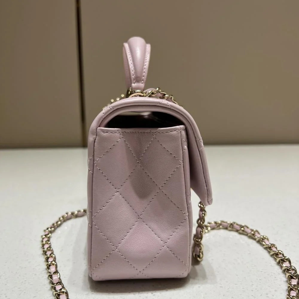 Chanel 22P Sınırlı Sayıda Mini Dikdörtgen Saplı Kuzu Derisi GHW - Glimmer of Luxury