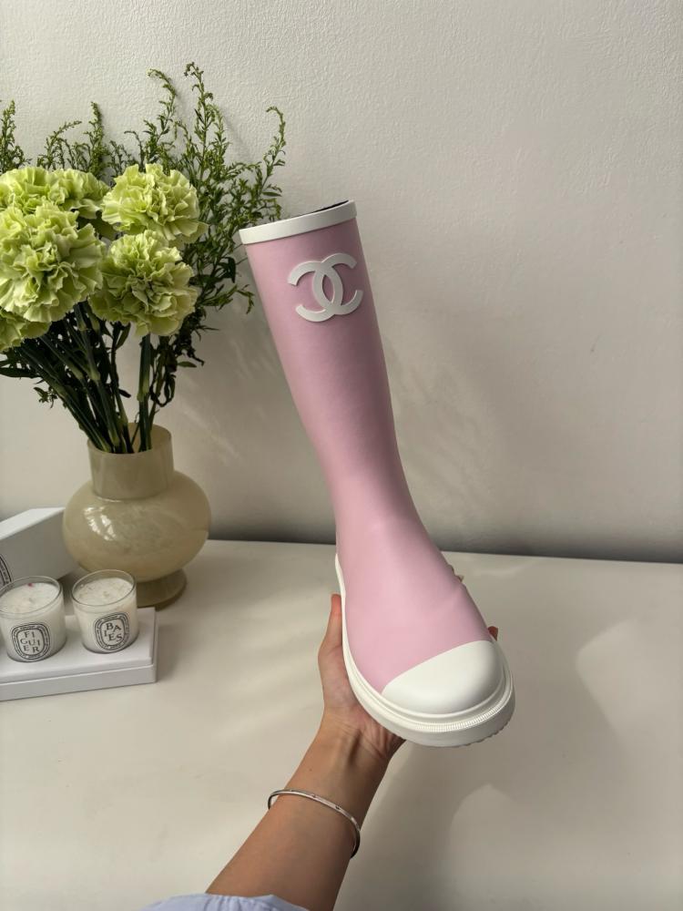 Kalosze Chanel – różowo-białe