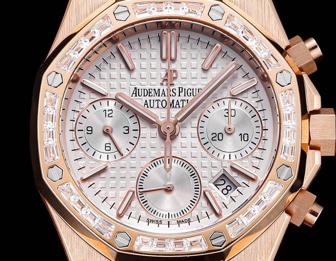 Audemars Piguet Royal Oak Saat - Glimmer of Luxury