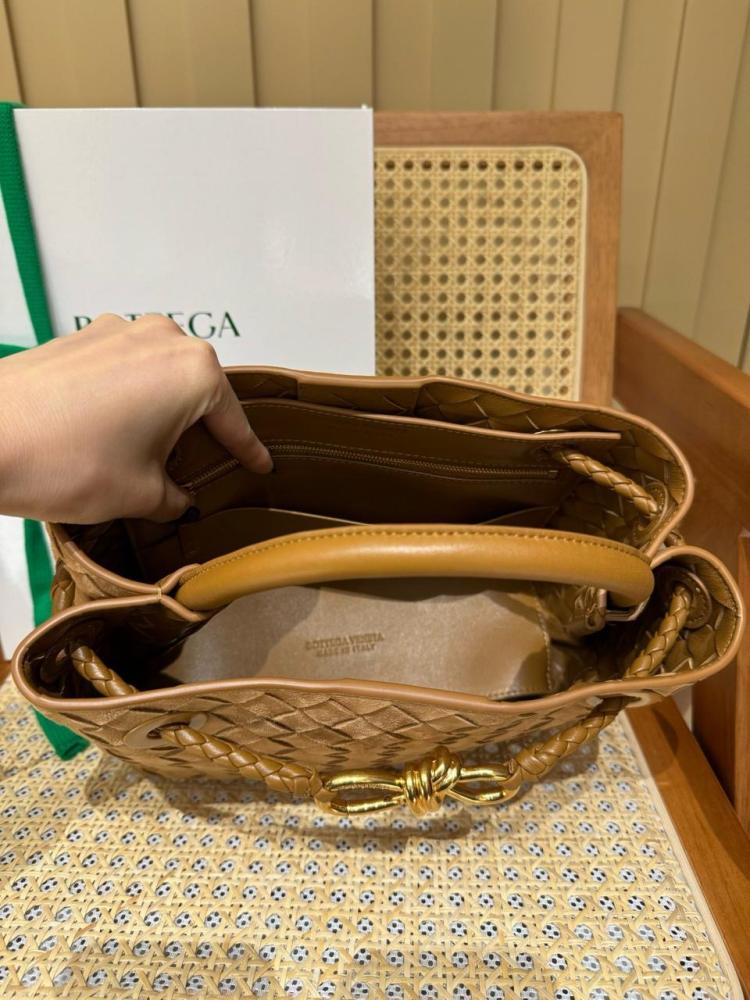 Bottega Veneta – Andiamo Small Bags