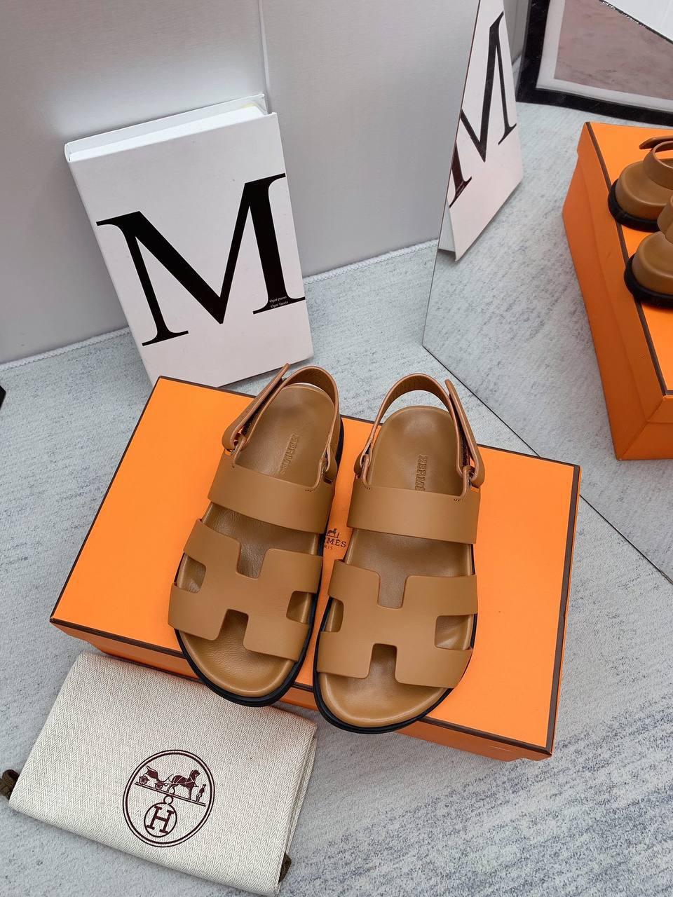 Hermès Chypre Sandaletler (Çift Bantlı) - Glimmer of Luxury