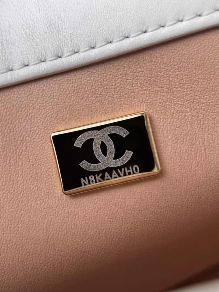 Chanel Mini Çift إنسي إزميسي 22 سم جلد العجل الأبيض GHW