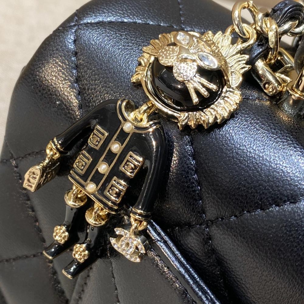 Chanel 22P Sınırlı Sayıda Mini Dikdörtgen Saplı Kuzu Derisi GHW - Glimmer of Luxury