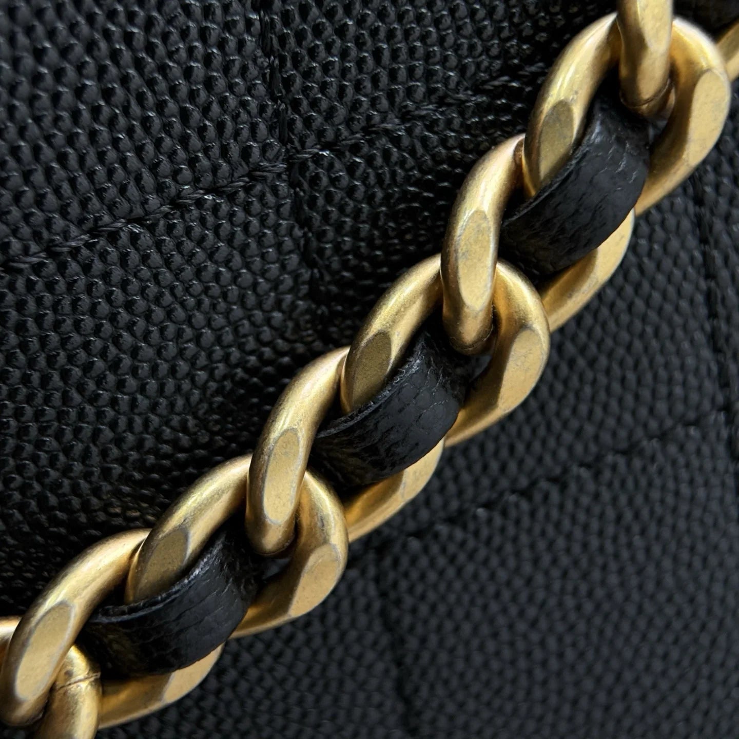 Chanel 25C Orta Boy Hobo Çanta - Glimmer of Luxury