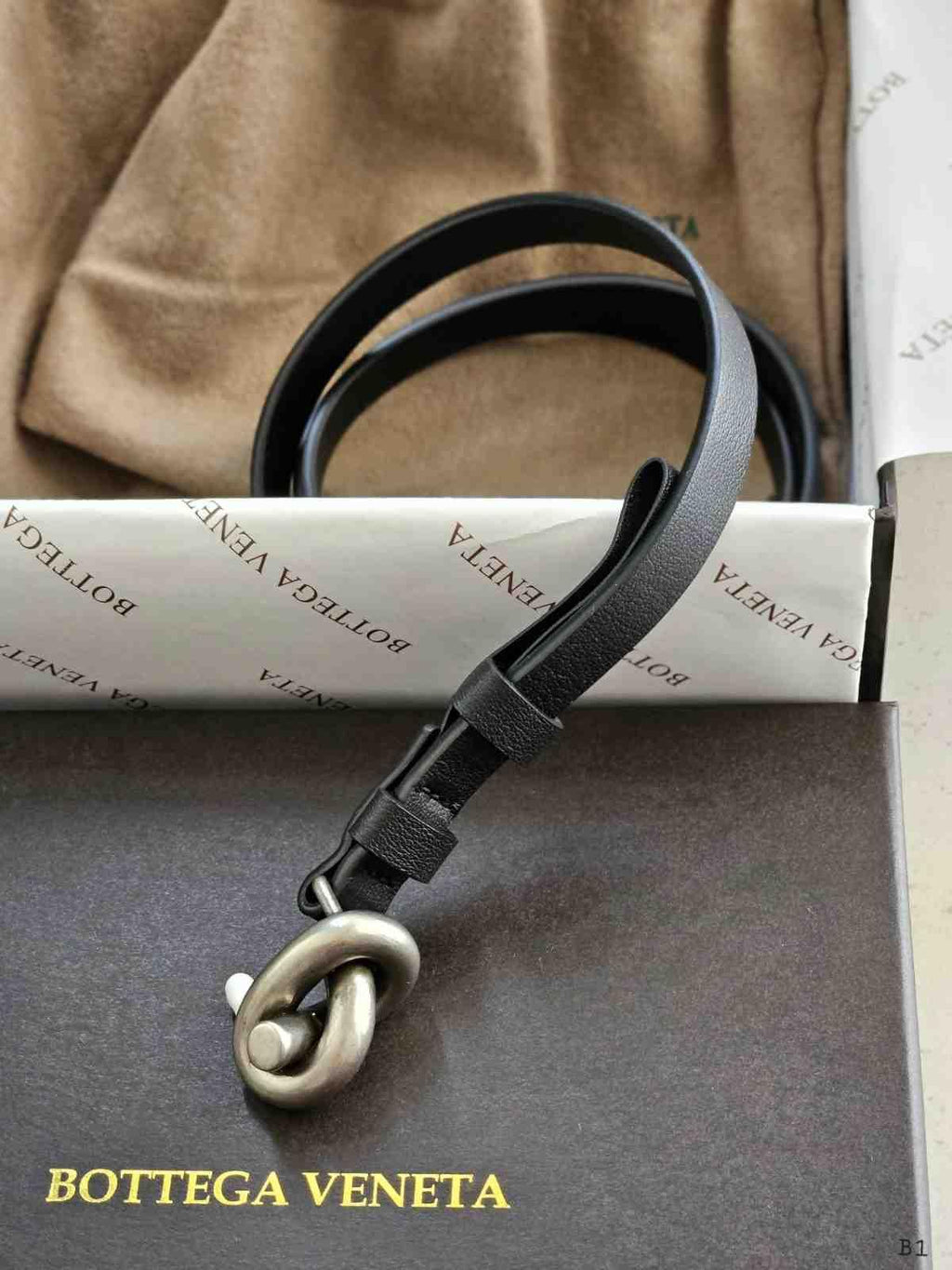 Bottega Veneta Düğüm Tokalı Deri Kemer - Glimmer of Luxury