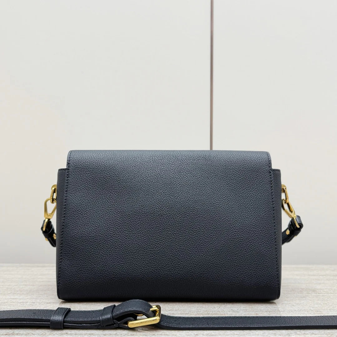 Twist - Glimmer of Luxury