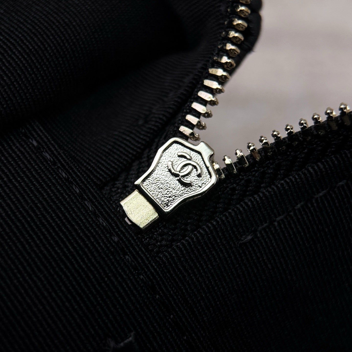 Chanel 25C Makyaj Çantası - Glimmer of Luxury