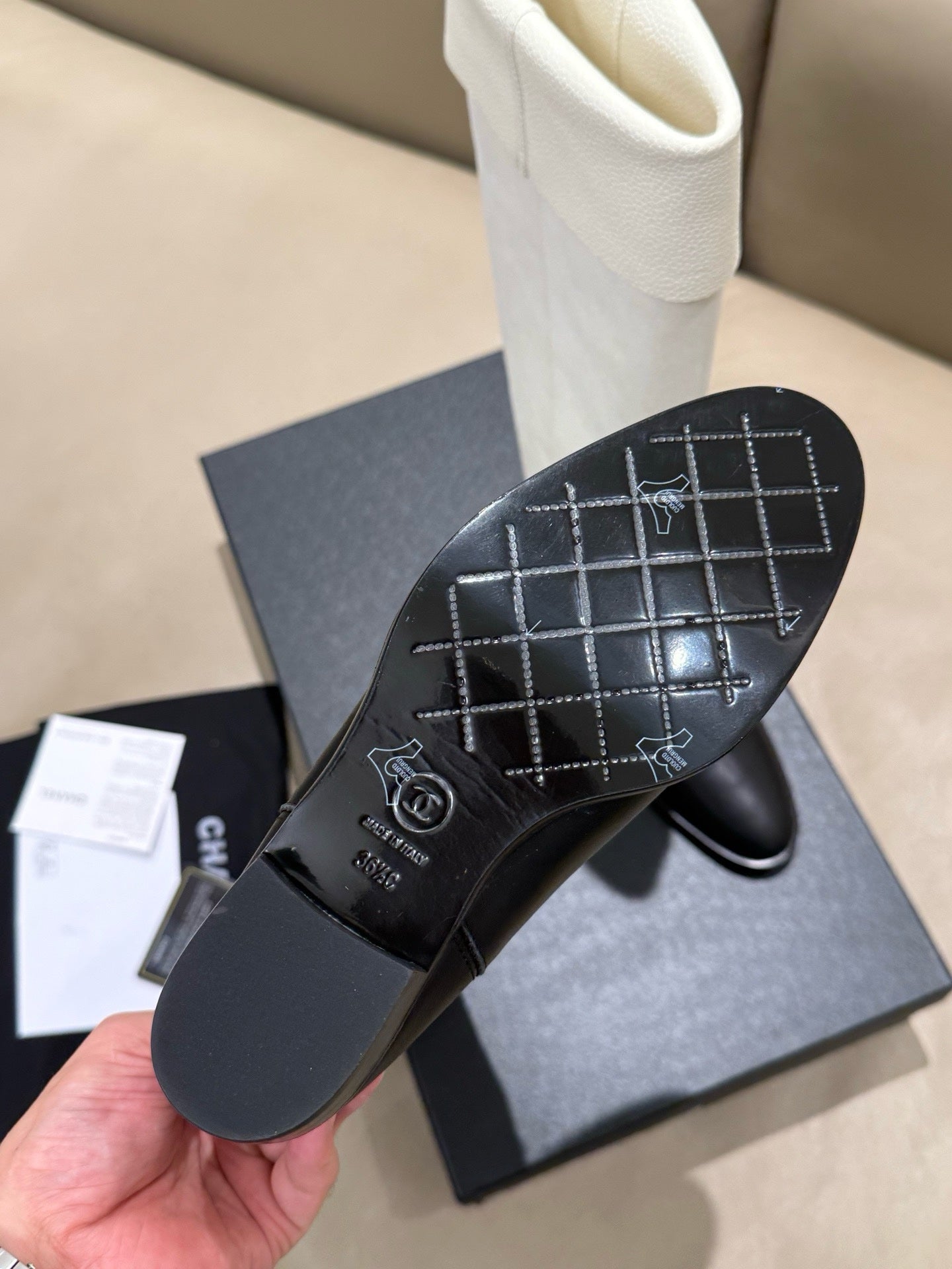 Chanel 2025/26 أحذية طويلة من جلد السويد والدانا