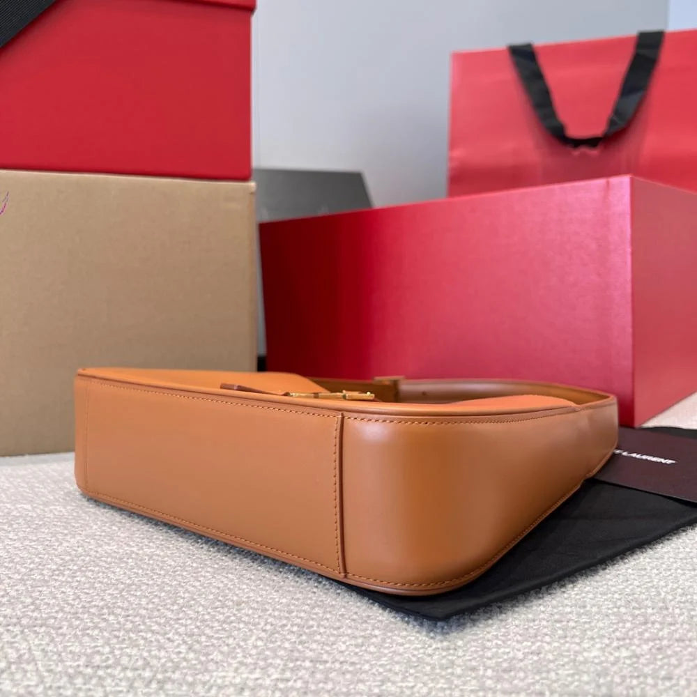 سان لوران لو 5 أ حقيبة هوبو جلد ناعم