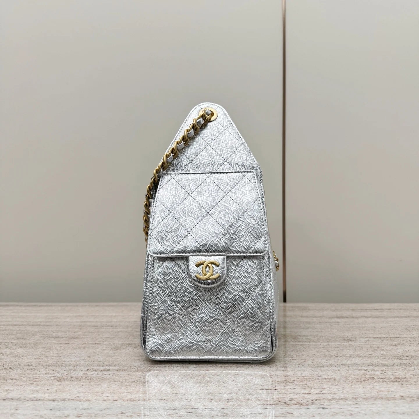 Chanel 25C Orta Boy Hobo Seyahat Çantası - Glimmer of Luxury