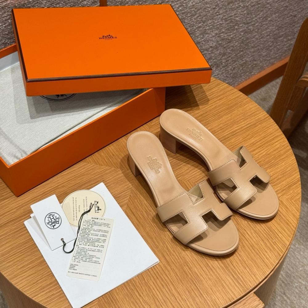 Hermès Oasis Sandals Black & Argent Grey