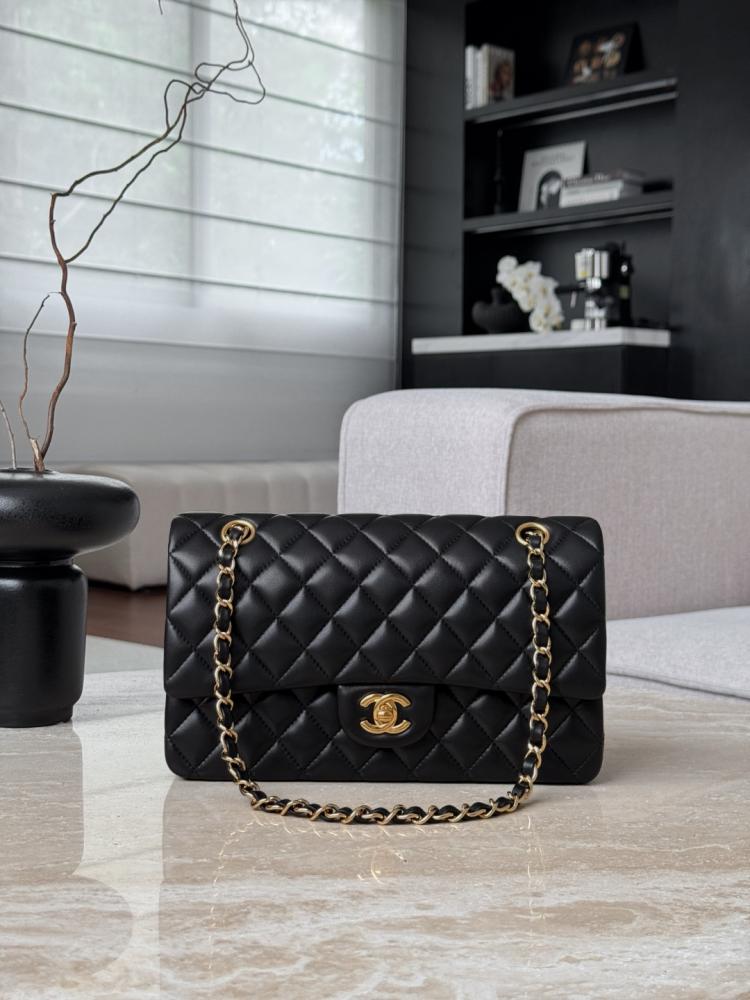 Chanel 2025/26 Yumuşak Kapitone Kuzu Derisi Maxi Tek Kapaklı Çanta