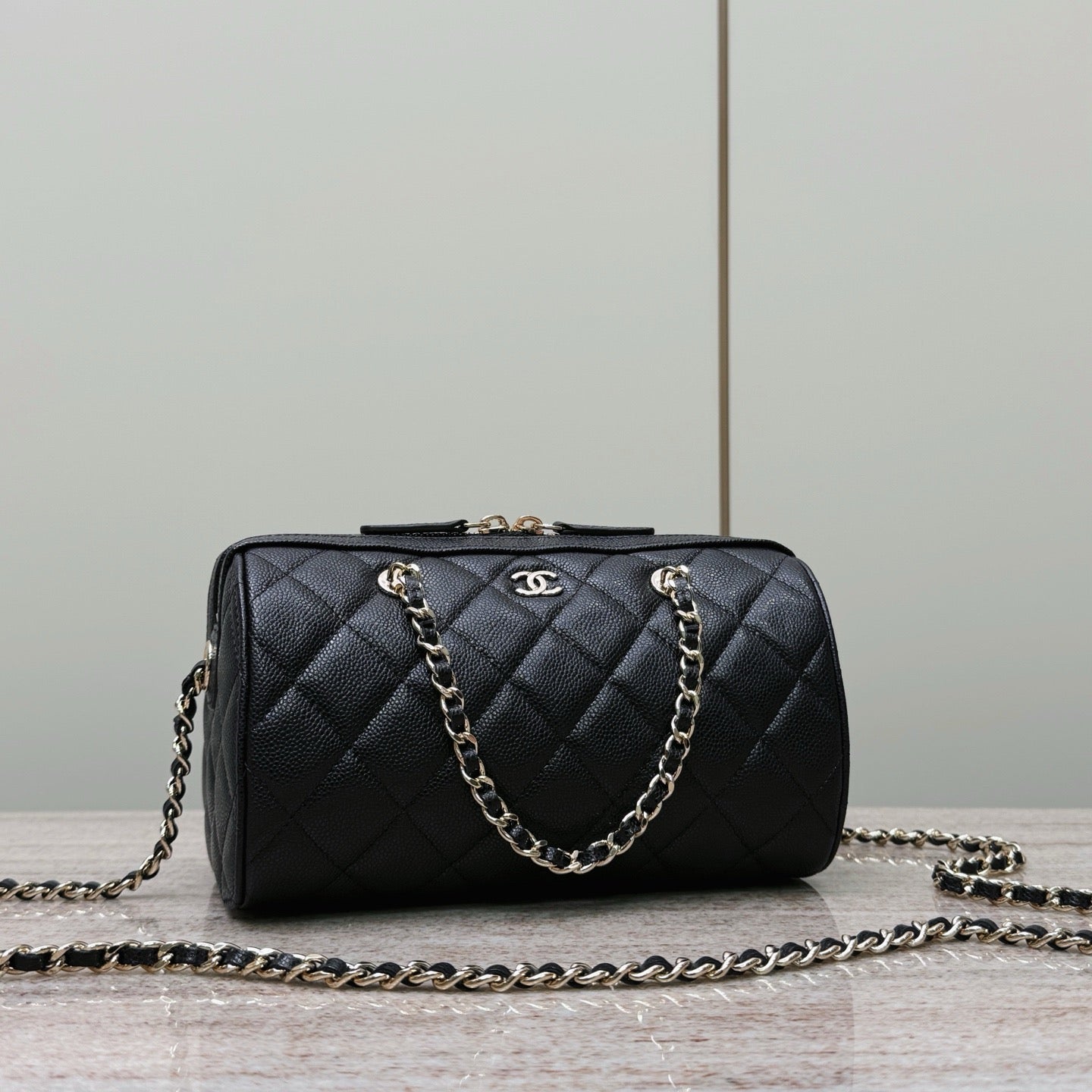 Chanel Mini Timeless Classic Varil Çanta Parlak Havyar Açık Altın Donanım - Glimmer of Luxury