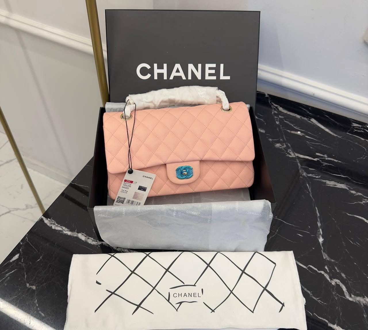 CHANEL Yumuşak Kapitone Kuzu Derisi Maxi Tek Kapaklı Çanta - Glimmer of Luxury