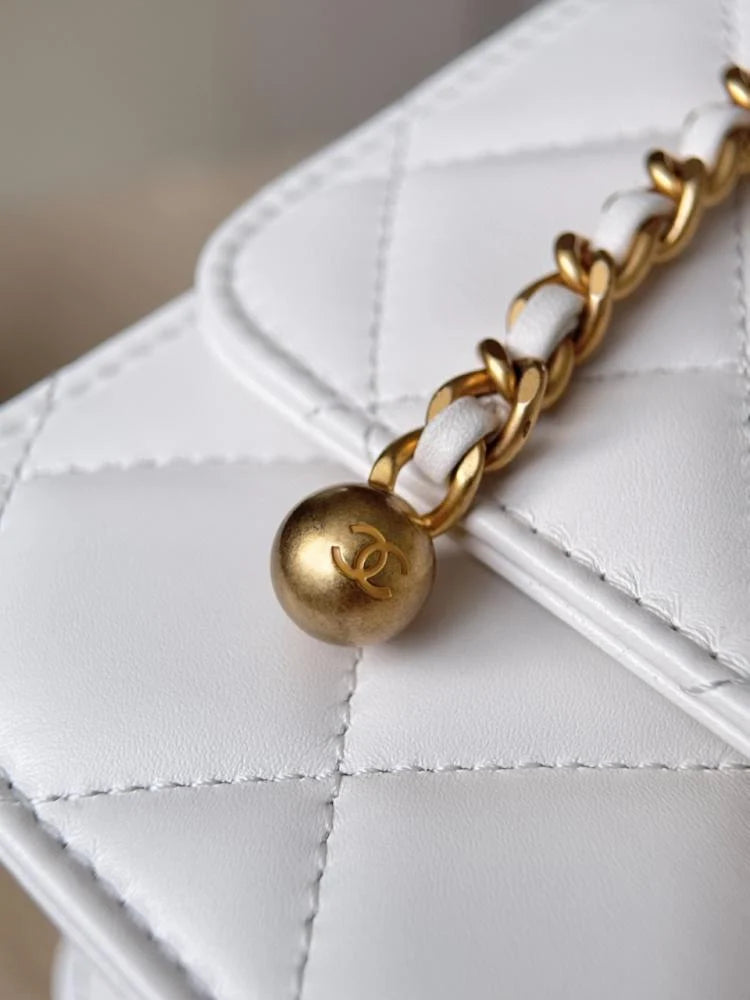Chanel Mini Çift İnci Ezmesi 22cm Beyaz Dana Derisi GHW