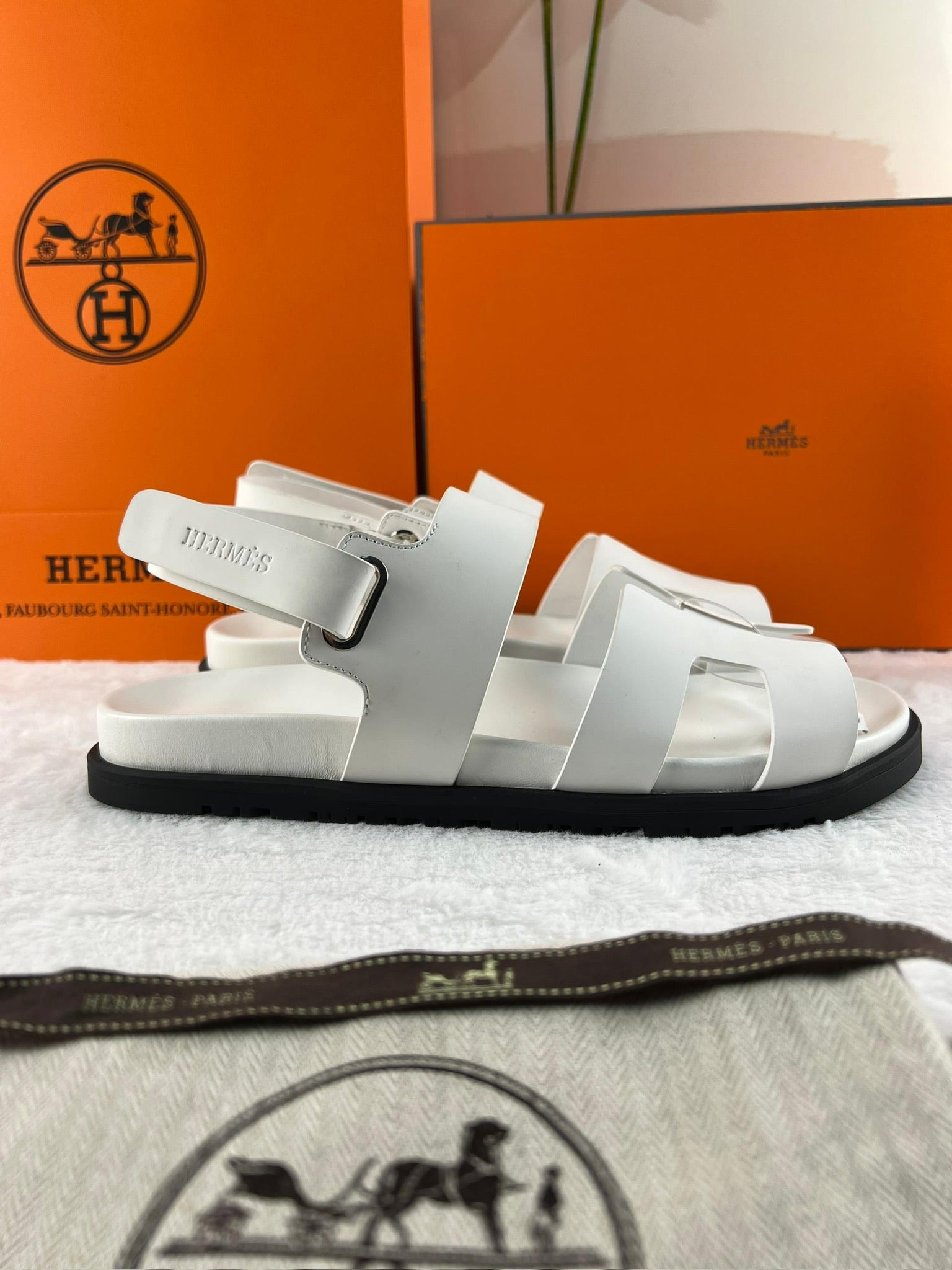 Hermès Chypre Sandal - Çift Bant Beyaz - Glimmer of Luxury