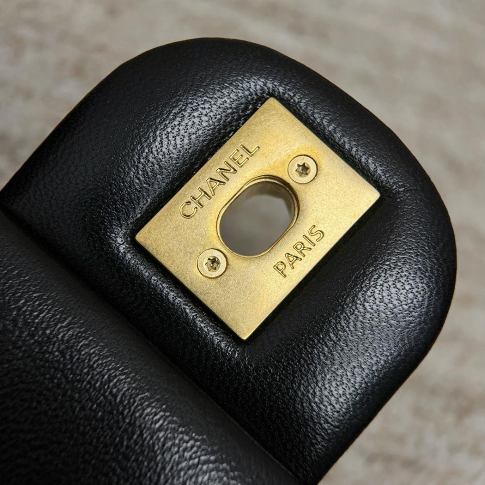 Chanel Mini Sweetheart Crush Kare Kapaklı Çanta Siyah Kuzu Derisi Antik Altın Donanım - Glimmer of Luxury