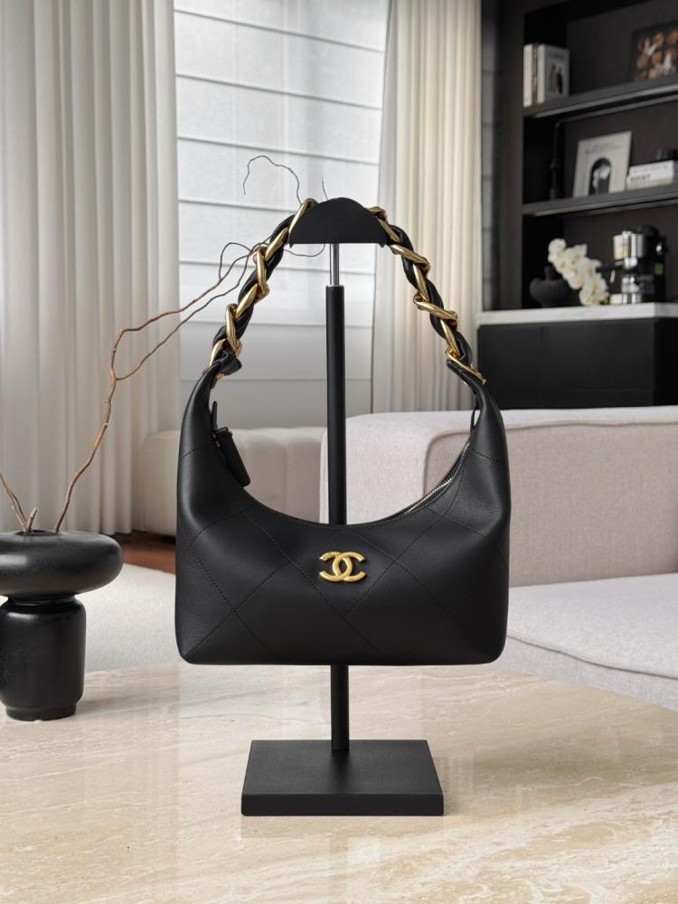 Chanel 25 Carat Hippie Hobo Bag – Vintage Gold Chain Design