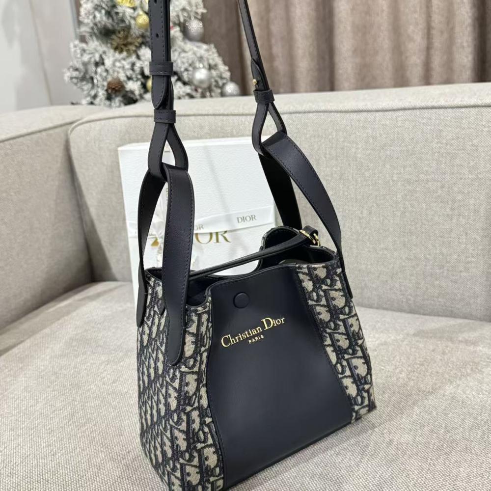 Dior İmzalı Orta Boy Kova Çanta