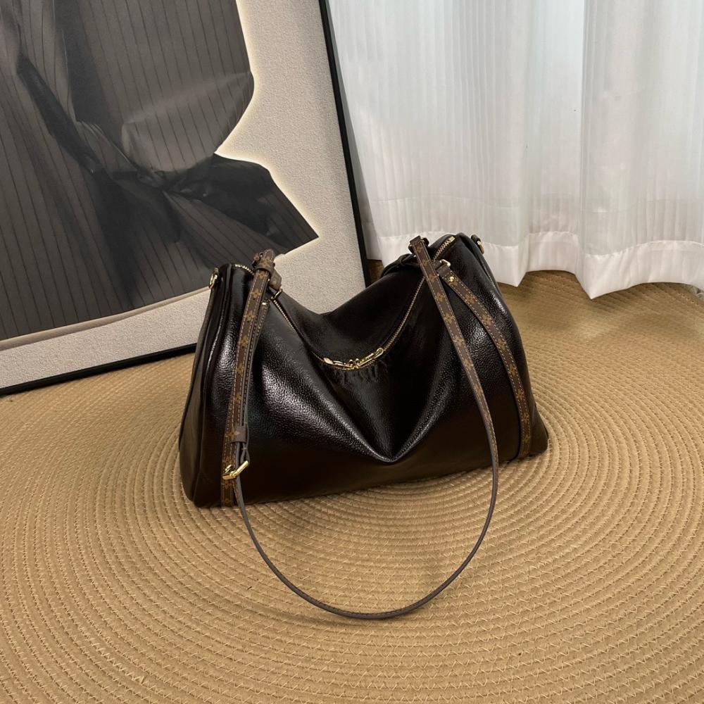 Louis Vuitton – Express MM (Black Monogram)