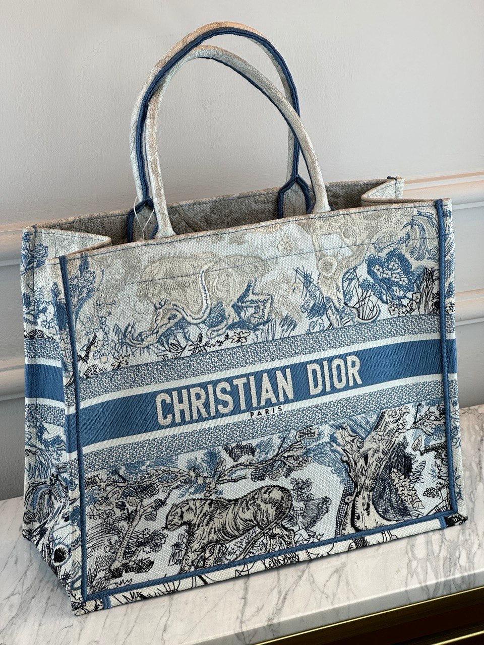 Christian Dior Büyük Mavi Toile de Jouy Degrade Nakış - Glimmer of Luxury