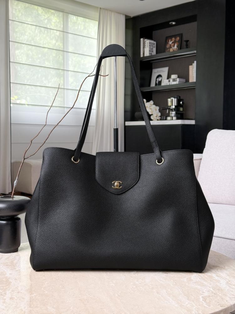 Chanel Büyük Alışveriş çantası (Büyük Tote)
