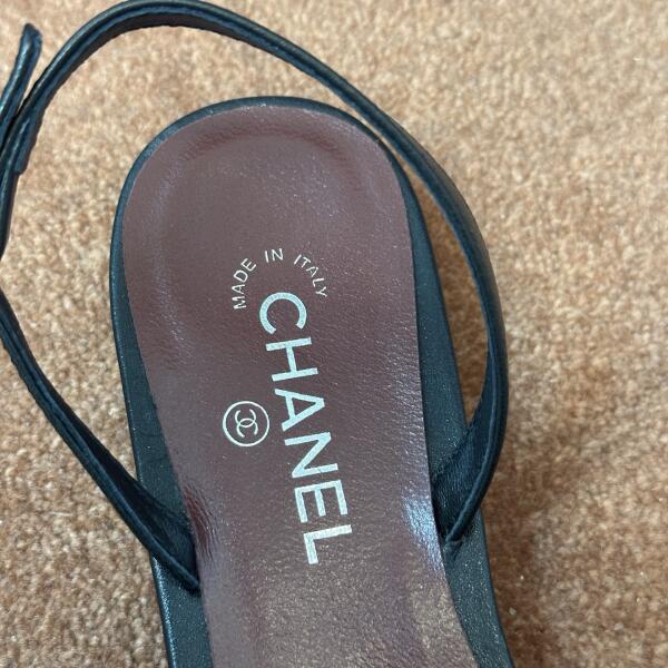Chanel S26 Çiçek Detaylı Sandaletler