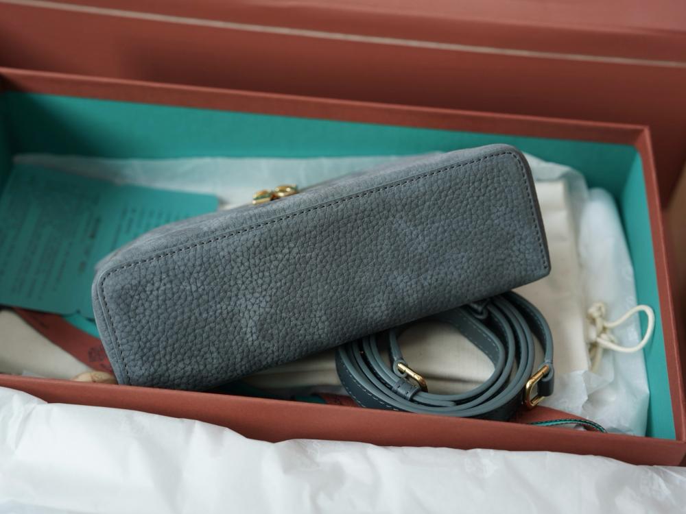 Loro Piana – Extra Pocket L19 (Grey Blue)