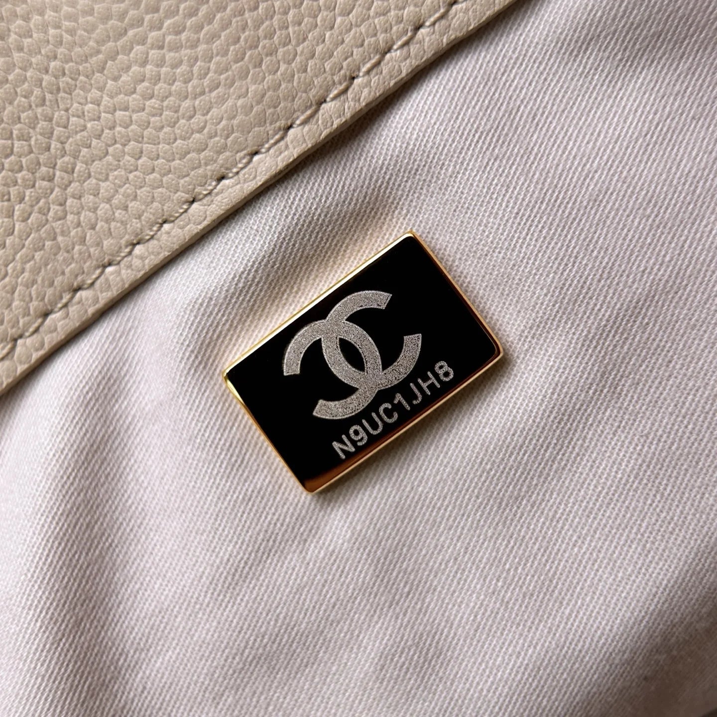 Chanel 25C Orta Boy Hobo Seyahat Çantası - Glimmer of Luxury