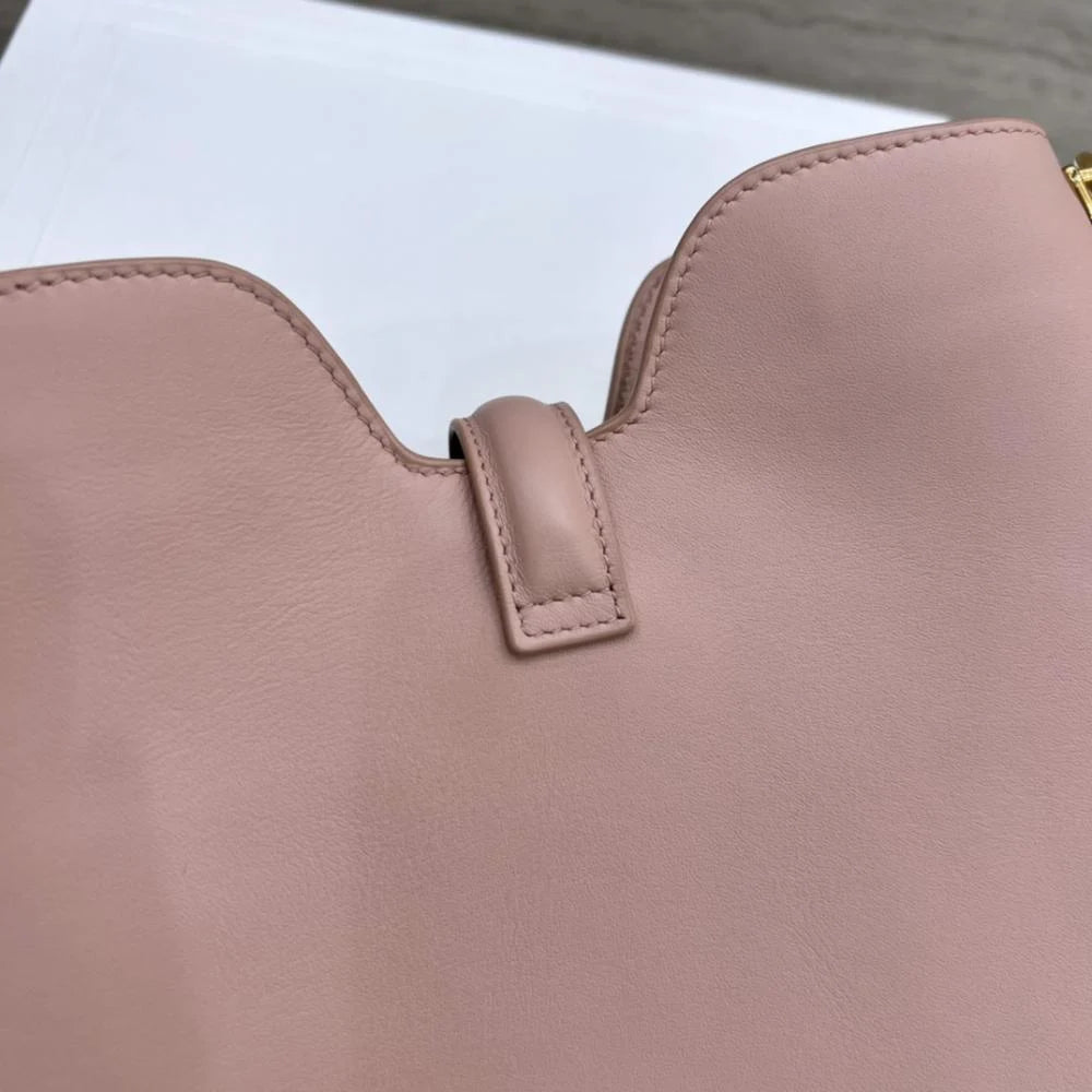 Küçük Camille 16 Yumuşak Çanta Pürüzsüz Dana Derisi - Glimmer of Luxury