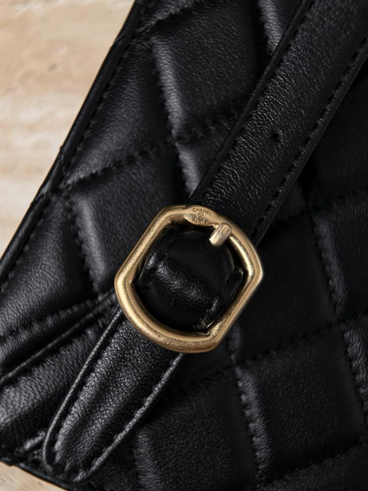 Chanel 25FW 25B Kare Sırt Çantası Zincir Üst Saplı Sırt Çantası Siyah