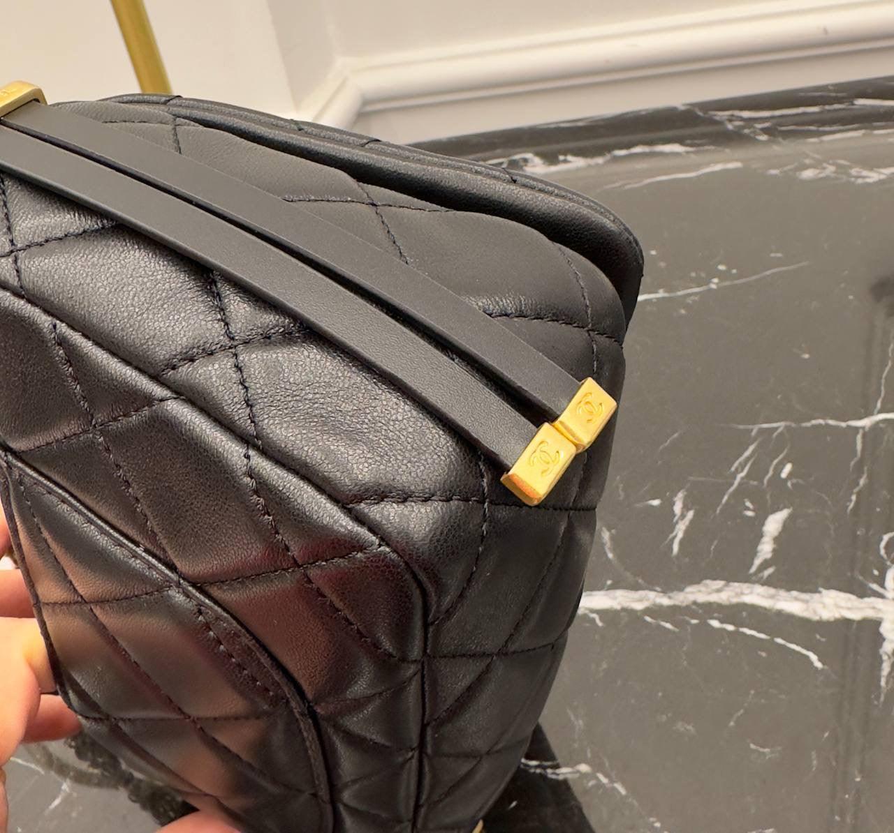 Chanel Küçük Kapaklı Çanta - Glimmer of Luxury