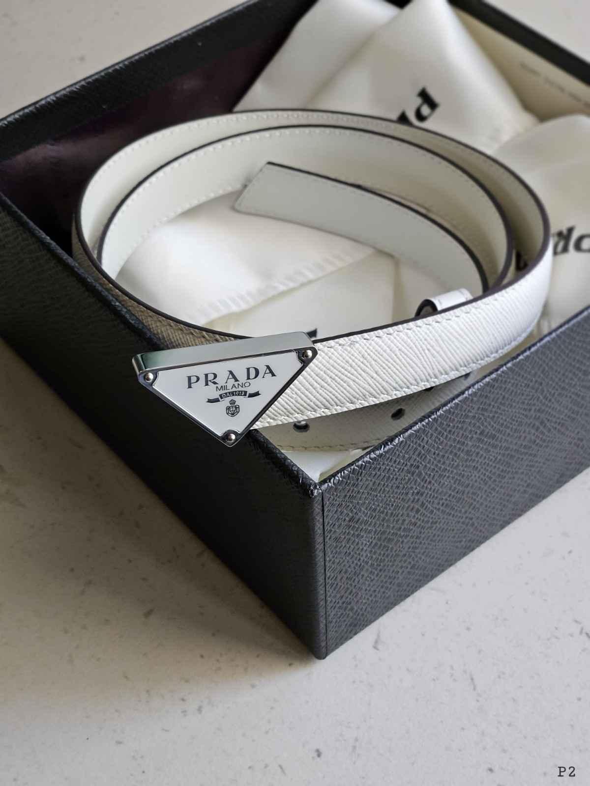 Saffiano Deri Prada Üçgen Logo Tokalı Kemer - Glimmer of Luxury