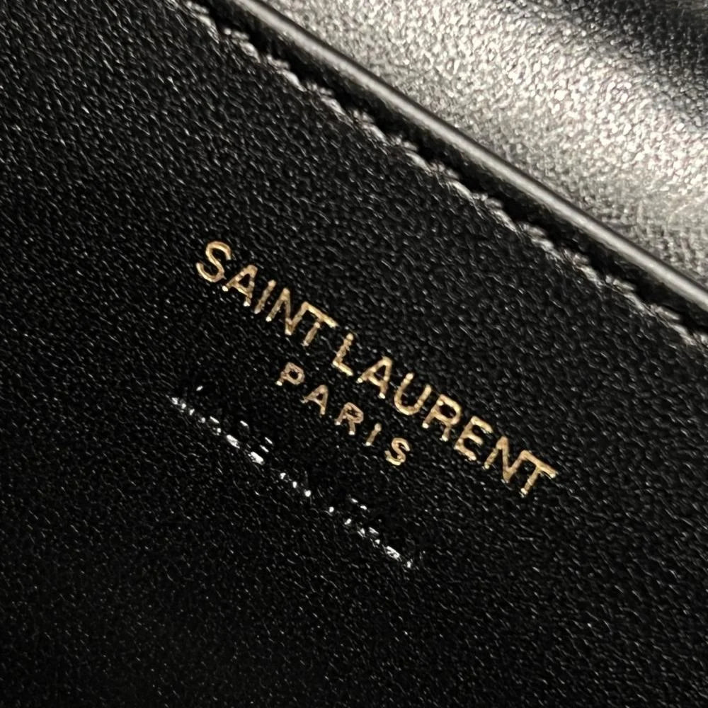 حقيبة مكياج سان لوران غابي من جلد الكوزو