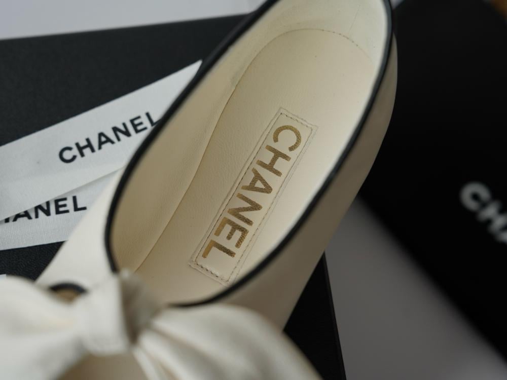 Chanel 2025/26 Fiyonklu Babet