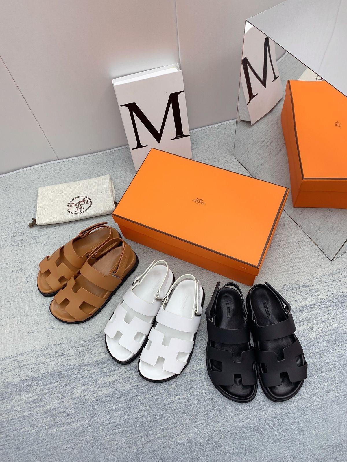 Hermès Chypre Sandaletler (Çift Bantlı) - Glimmer of Luxury