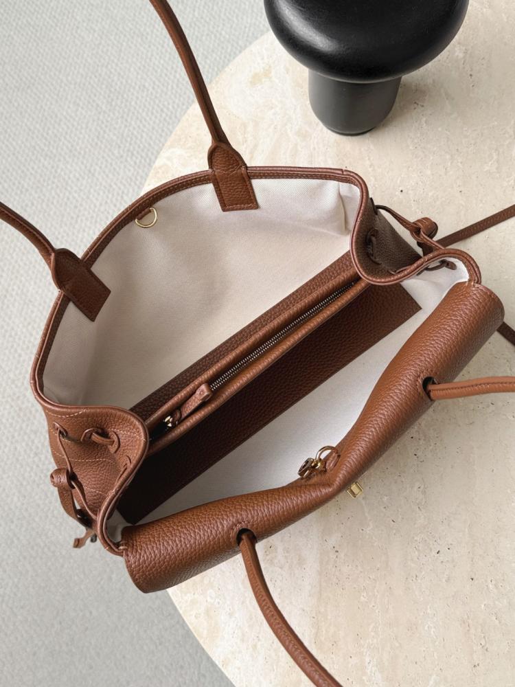 Chanel Urban Essentials Küçük Alışveriş Çantası