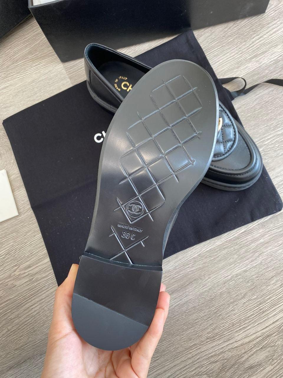 Chanel CC Dönüş Kilitli Deri Kapitone Siyah Loafer - Glimmer of Luxury