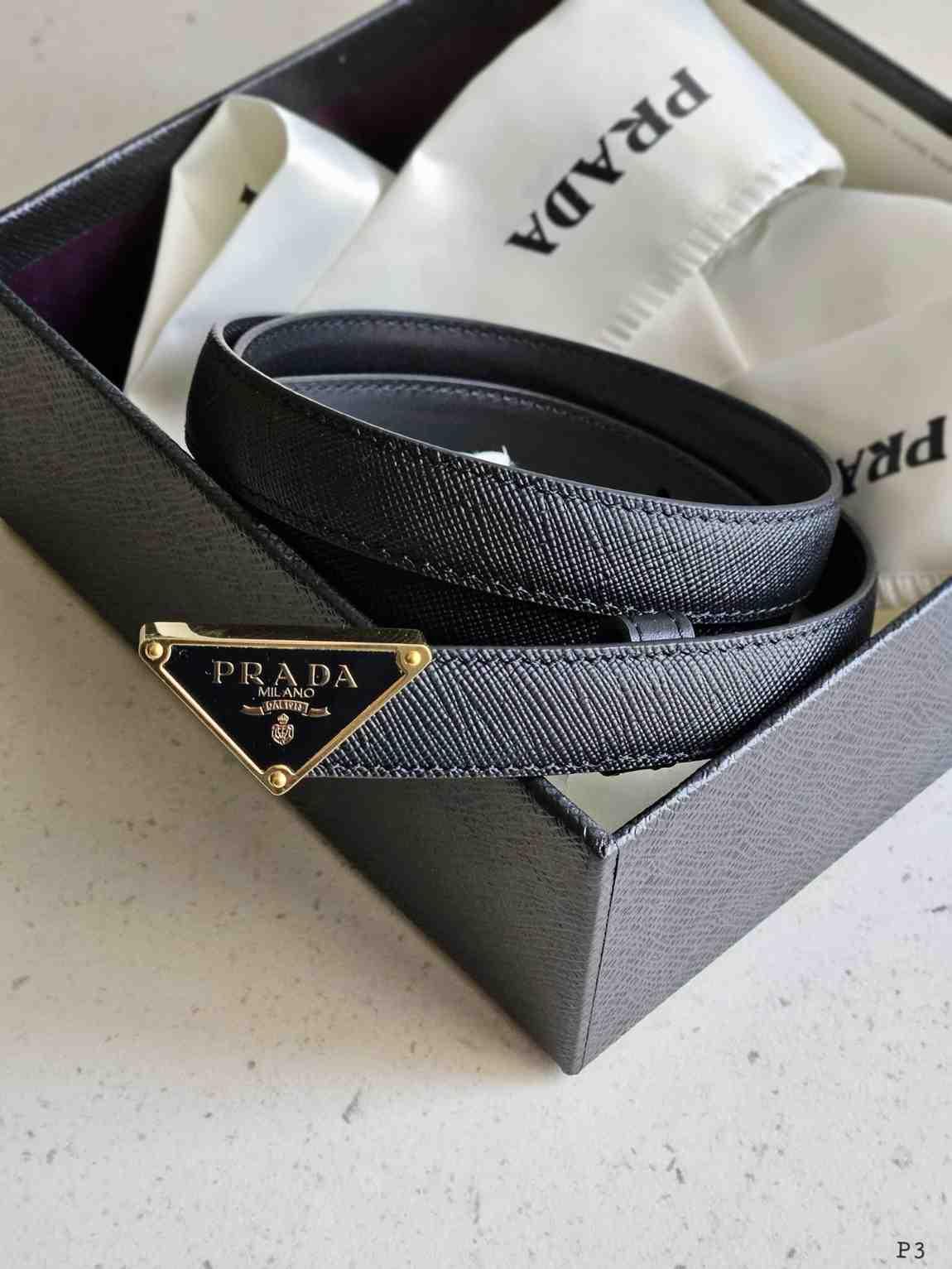 Saffiano Deri Prada Üçgen Logo Tokalı Kemer - Glimmer of Luxury