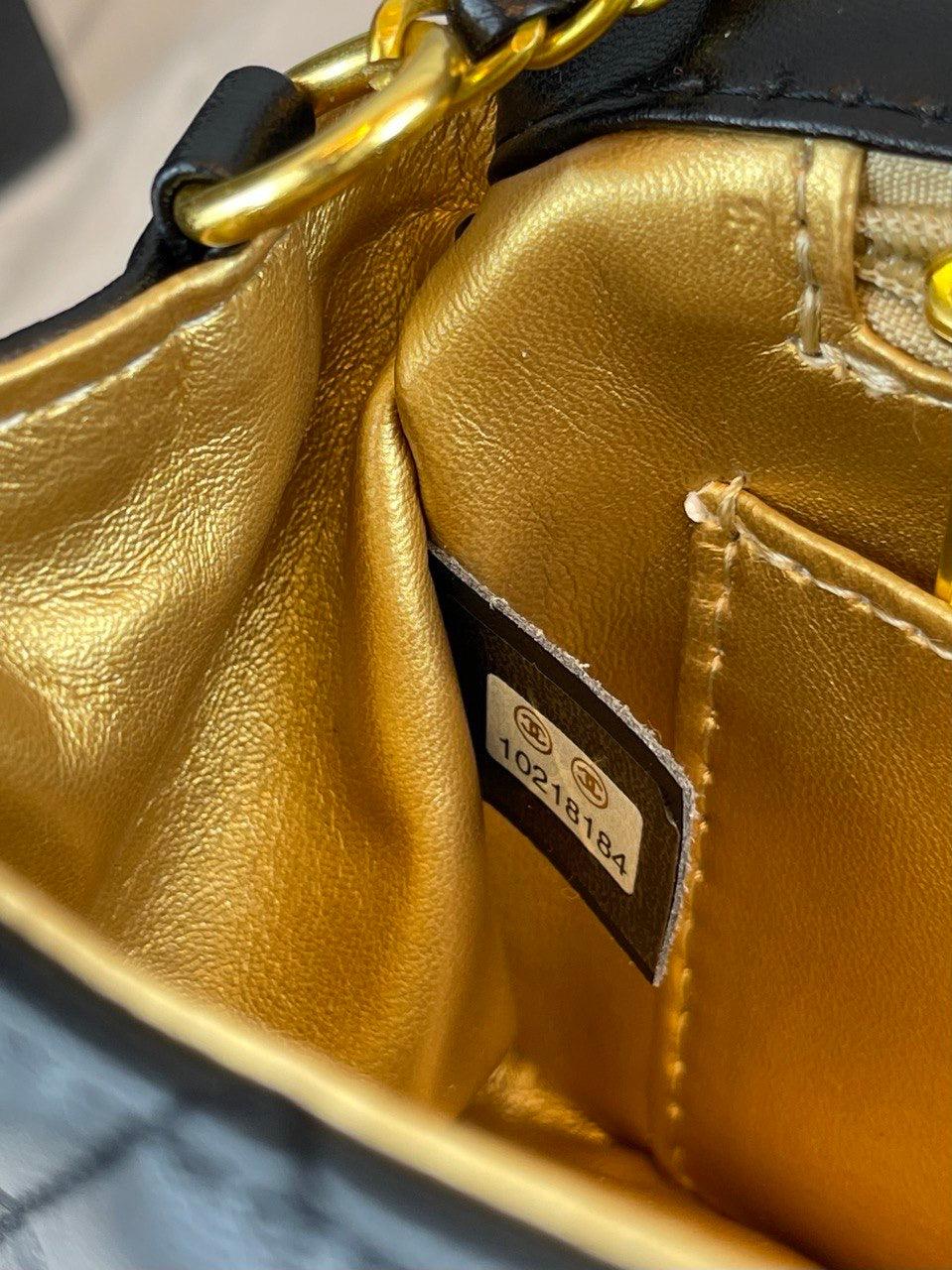 Chanel 22B Heart Charms Mini Kapaklı Çanta Siyah Kuzu Derisi - Glimmer of Luxury