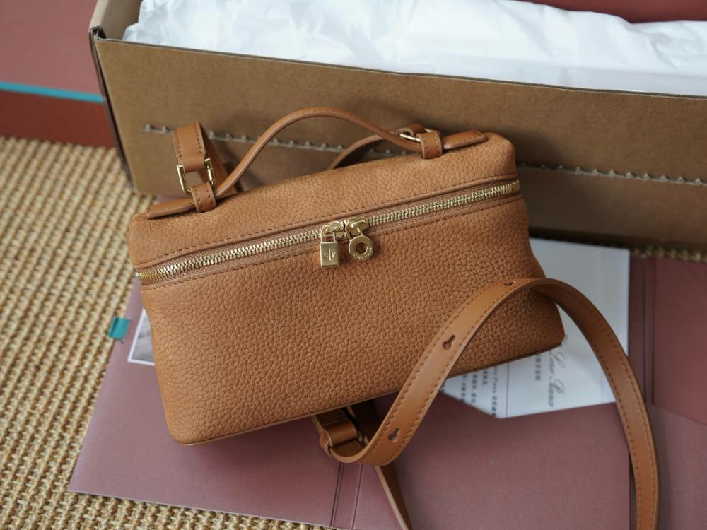 Loro Piana – Extra Pocket L19 (Camel / Light Skin Color)