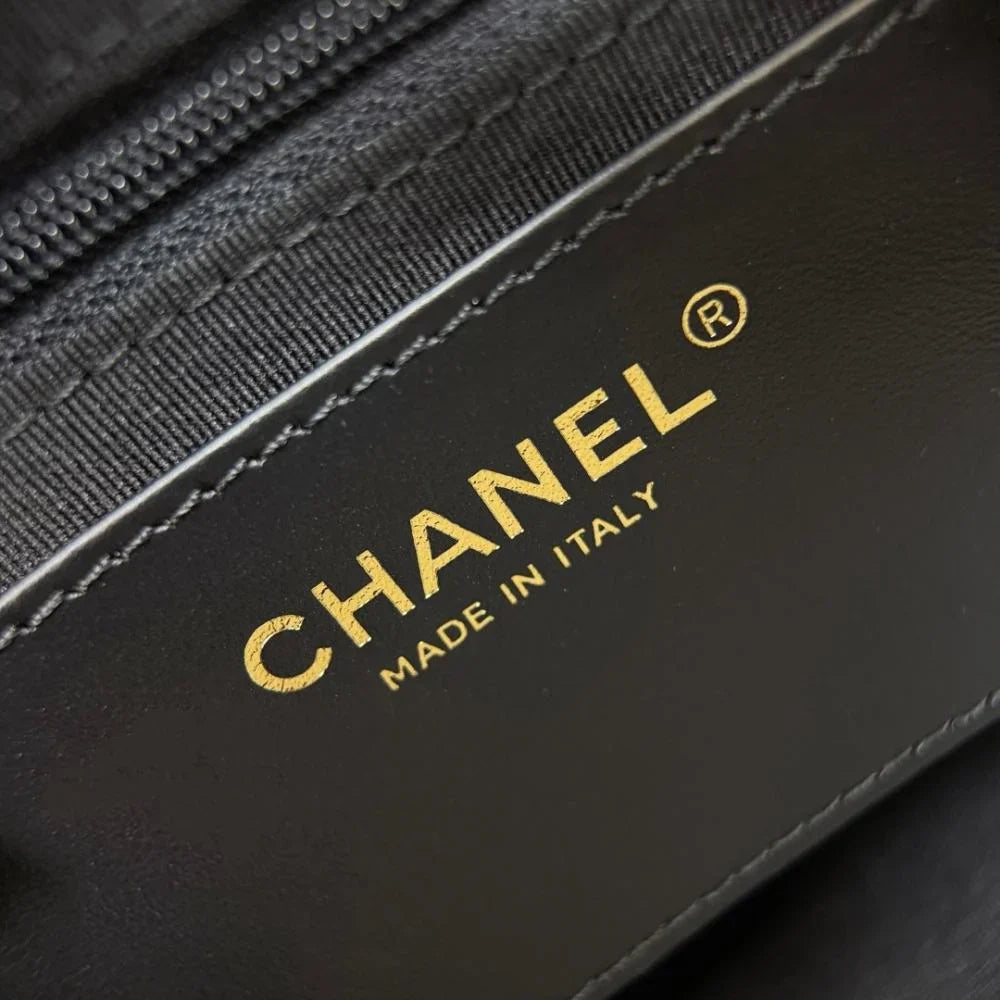 Chanel Orta Hobo Kargo Çantası Dana Derisi Siyah GHW - Glimmer of Luxury