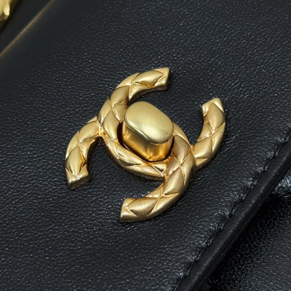 Chanel 24B Debriyaj - Glimmer of Luxury